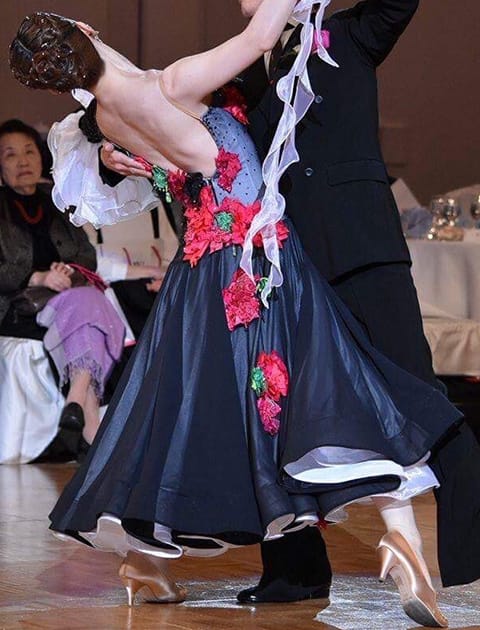 社交ダンス スタンダードドレス チャコット肩から丈１３４cm